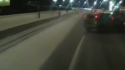道路驚魂 機(jī)動車側(cè)滑碰撞的瞬間與思考