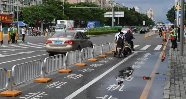 非機(jī)動(dòng)車(chē)道被占，電動(dòng)車(chē)怎么走？車(chē)主提出兩個(gè)現(xiàn)實(shí)方案